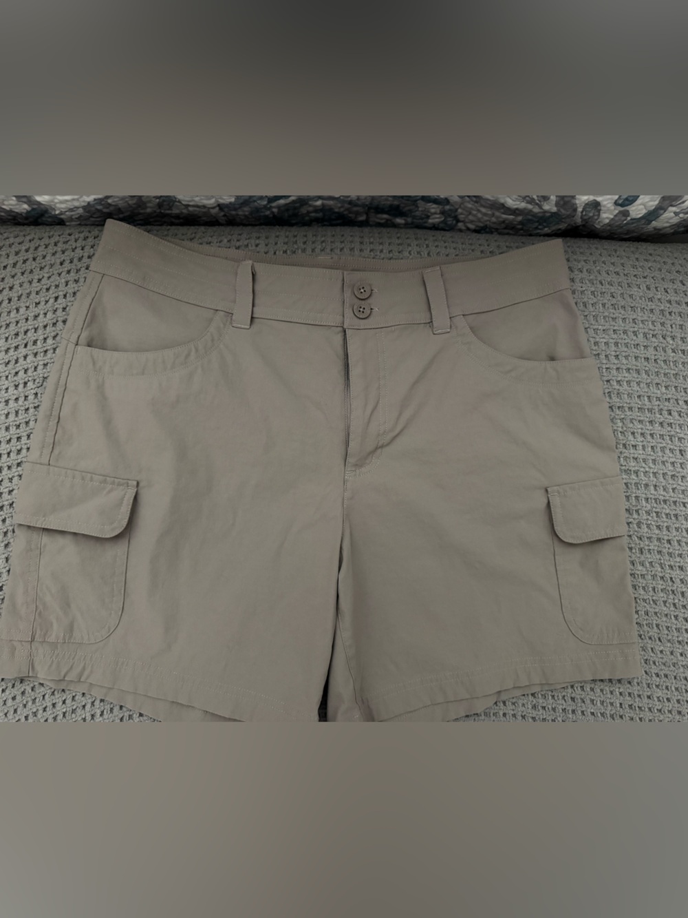 Eddie Bauer Women's Stretch Cargo Shorts in Light Taupe